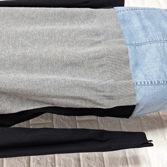 JOSEPH A Black and Grey Color Block Turtleneck Long Sleeve Sweater - Picture 3 of 10